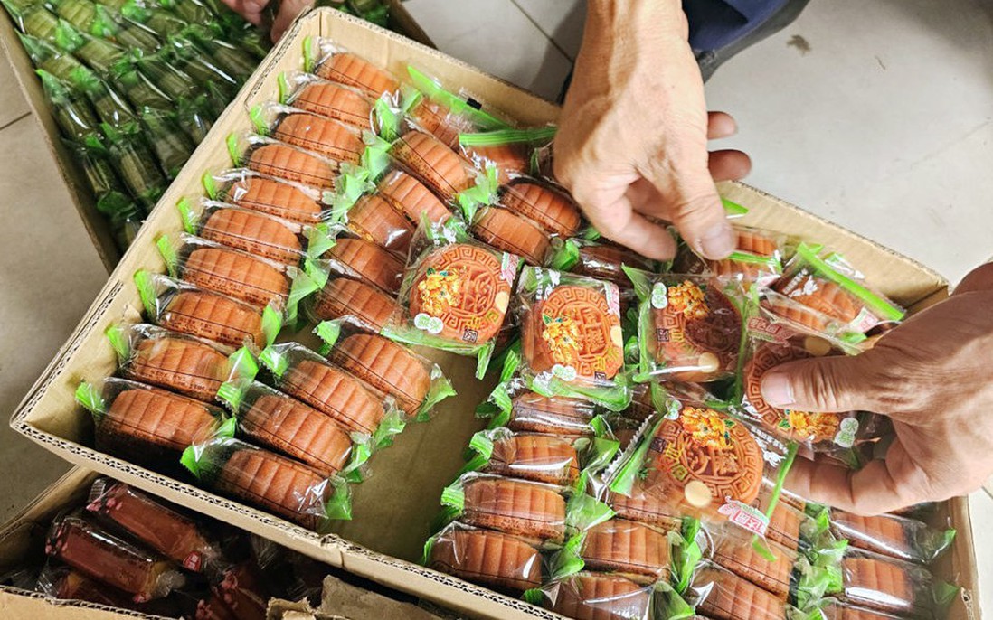 Hà Nội: Tạm giữ gần 1.000 chiếc bánh Trung thu nhân trứng chảy không hóa đơn chứng từ