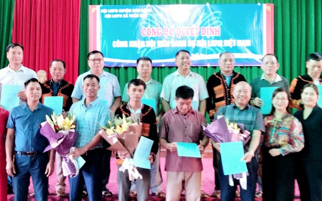 Bắc Giang: Hội LHPN huyện Sơn Động kết nạp 14 nam giới là hội viên danh dự 