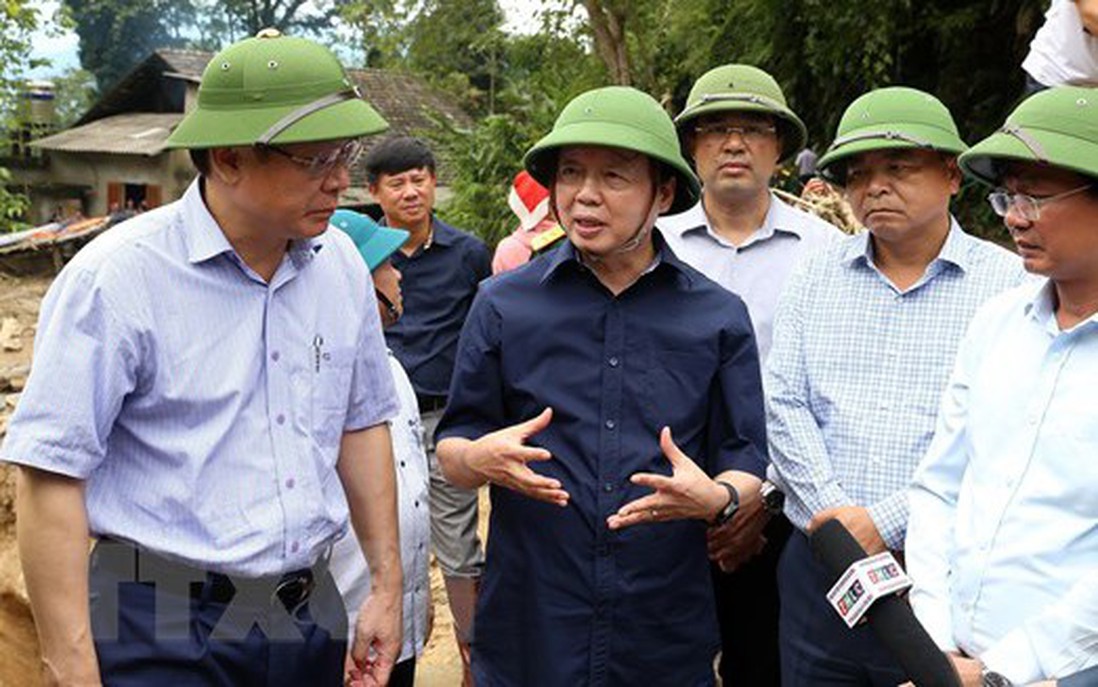 Phó Thủ tướng: Sớm tìm kiếm người mất tích, hỗ trợ gia đình các nạn nhân vụ lũ ống ở Lào Cai