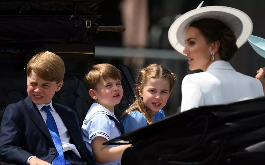 Vương phi Kate có "mật mã bí mật" để xoa dịu 3 con ở nơi công cộng, không cần quát mắng