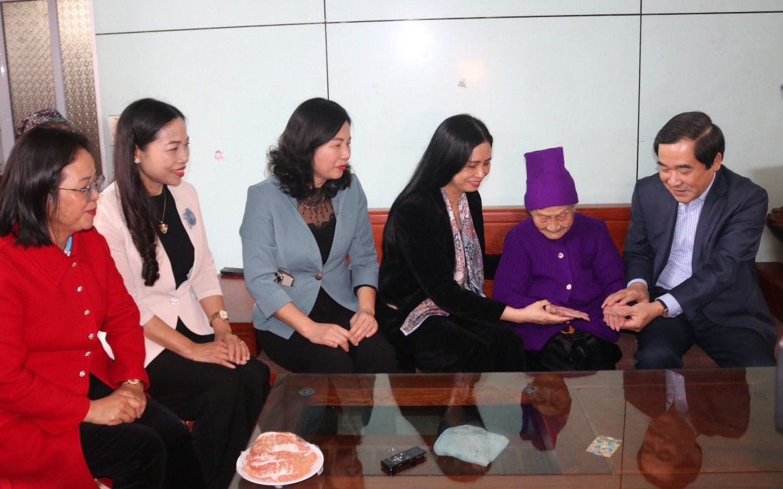 Lãnh đạo Hội LHPN Việt Nam trao tặng nhiều phần quà ý nghĩa trong “Tết yêu thương” ở Thái Bình