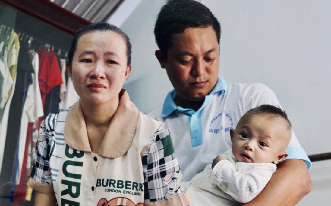 Xót cảnh bé trai 4 tháng tuổi bị bệnh tim bẩm sinh, cha mẹ nghèo bật khóc xin giúp đỡ