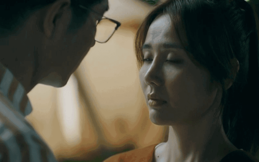 Phim Việt giờ vàng có cảnh hôn khiến khán giả "phát cuồng", netizen chỉ sợ biên kịch "bẻ lái"