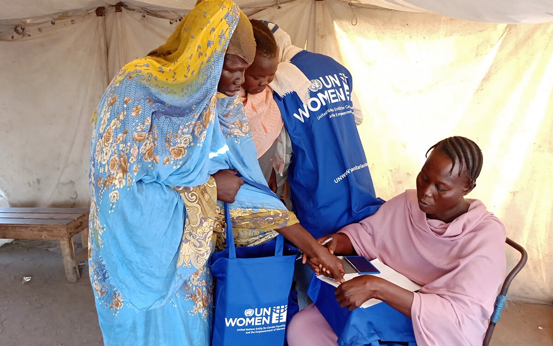 Phụ nữ tìm kiếm trợ giúp trong "cuộc khủng hoảng di cư" ở Sudan