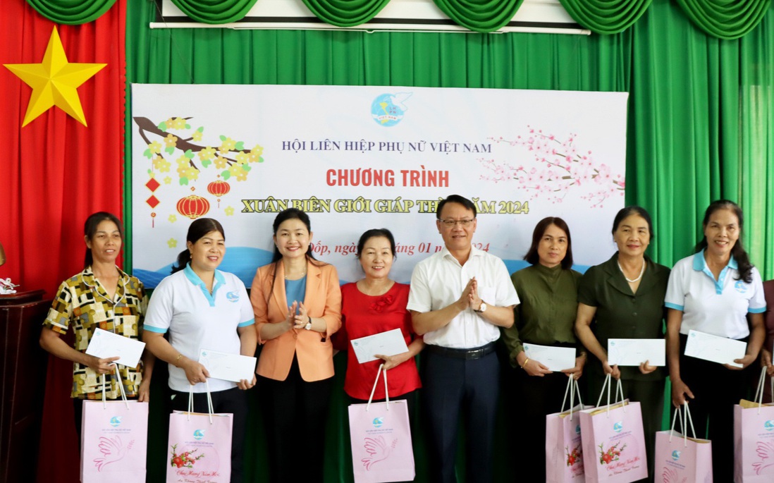 Lãnh đạo Hội LHPN Việt Nam thăm, tặng quà, chúc Tết tại Bình Phước