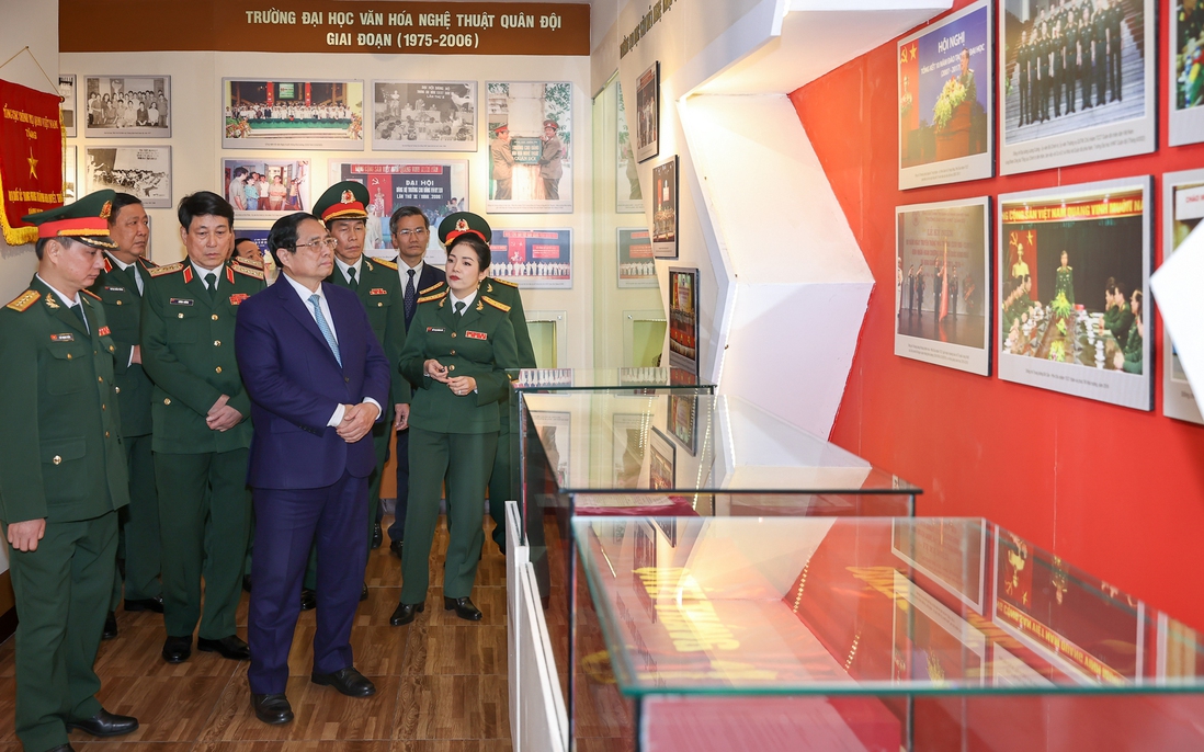 Thủ tướng thăm, chúc Tết tại Trường Đại học Văn hóa nghệ thuật Quân đội