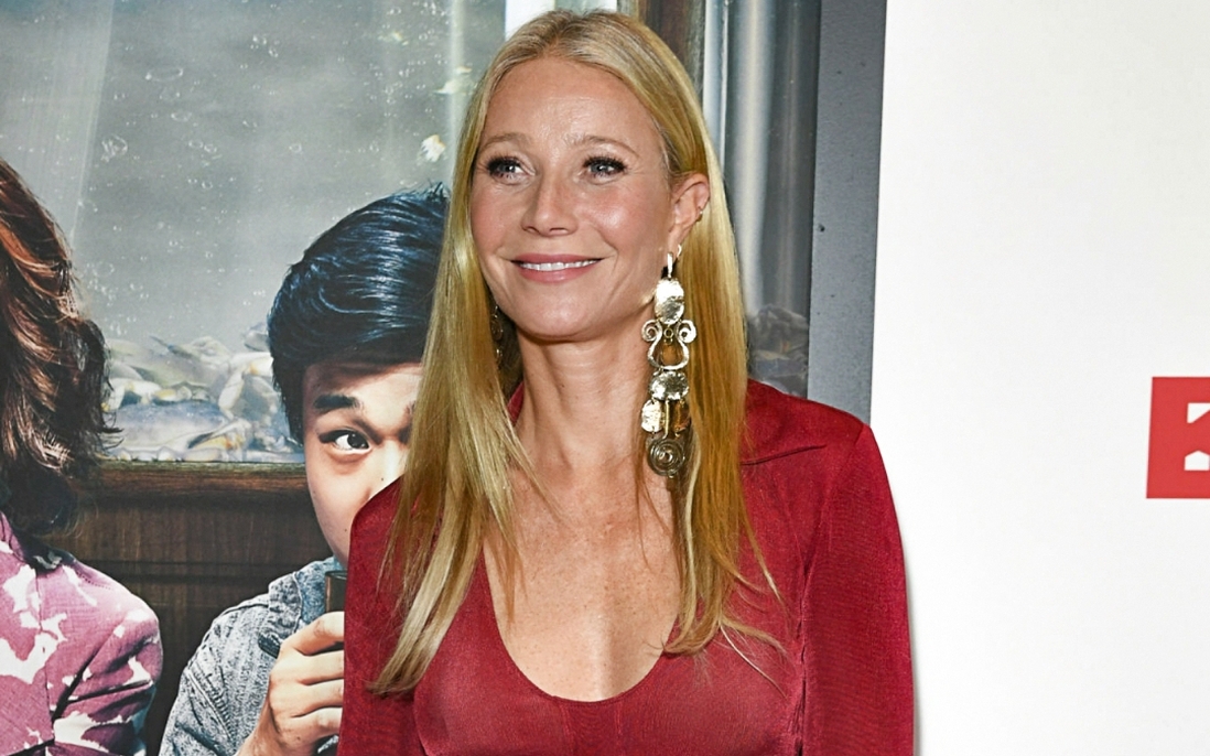 Minh tinh Gwyneth Paltrow rực rỡ khoe sắc với đầm của Công Trí