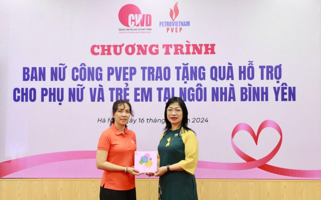 Tổng Công ty Thăm dò Khai thác Dầu khí trao quà cho Ngôi nhà Bình yên nhân dịp 20/10 