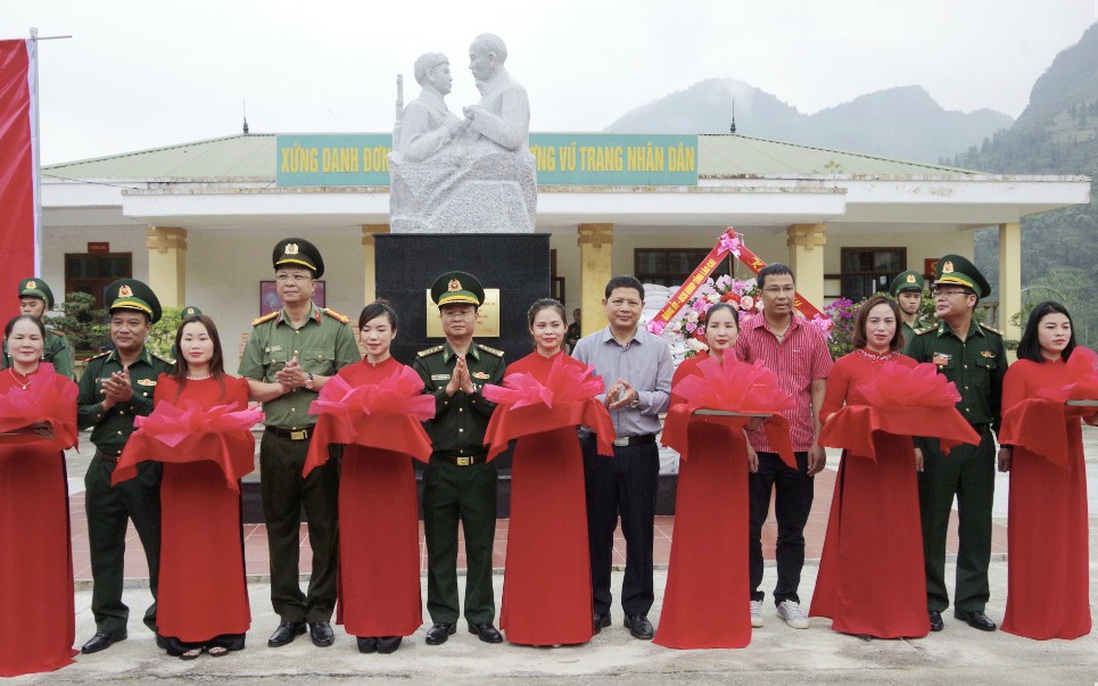 Khánh thành tượng đài "Bác Hồ với chiến sĩ Biên phòng"