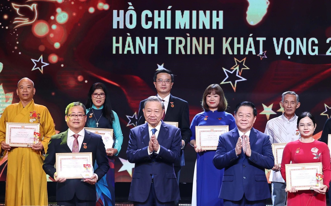 "Hồ Chí Minh - Hành trình khát vọng 2024": Tôn vinh các điển hình tiêu biểu