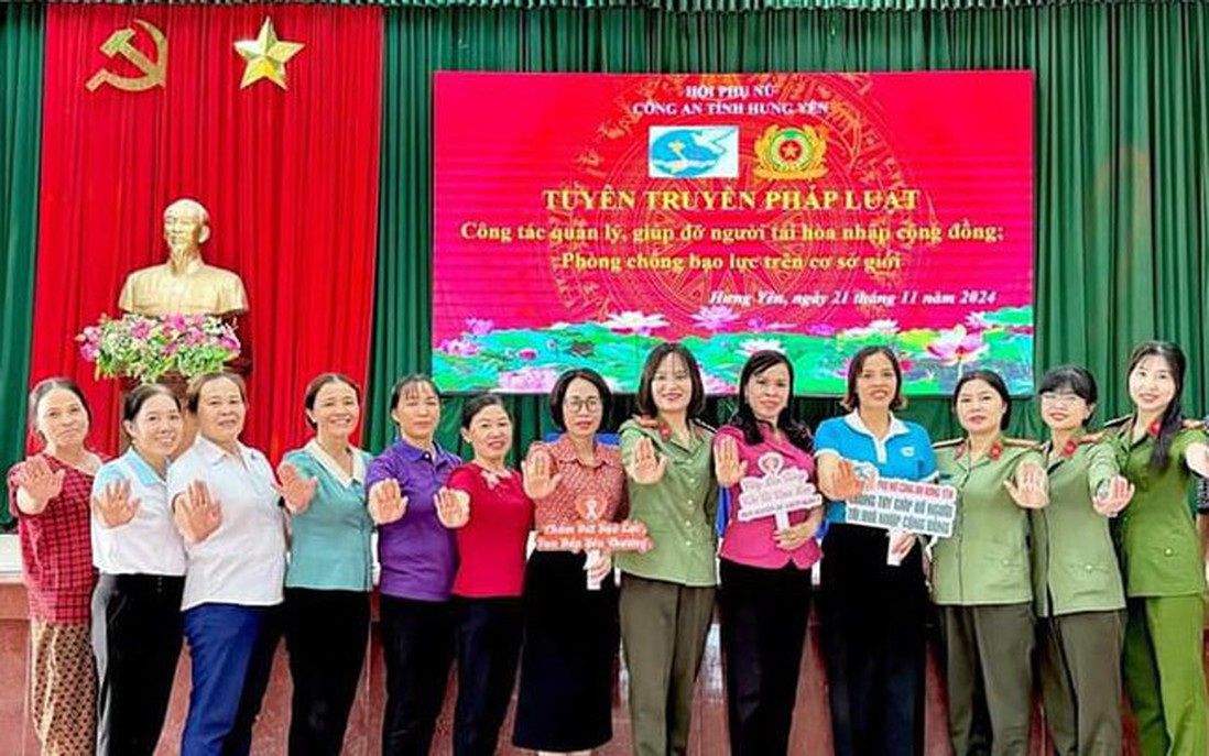 Phụ nữ Công an Hưng Yên: Tuyên truyền pháp luật về quản lý, giúp đỡ người tái hòa nhập cộng đồng