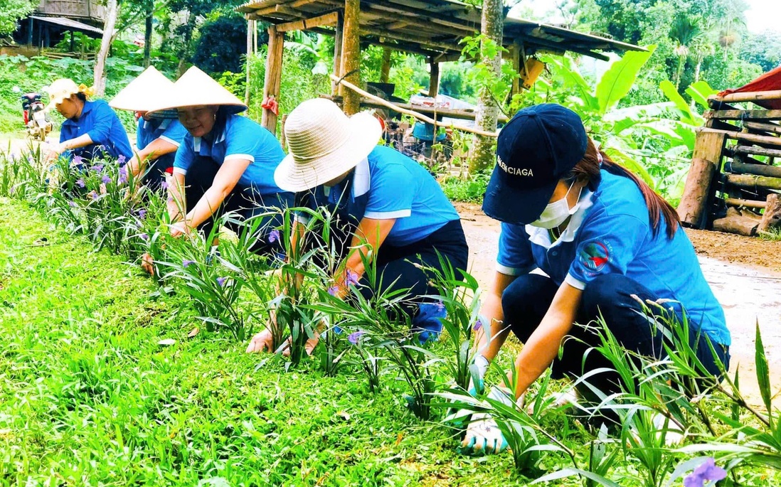 Nâng cao vị thế để phát huy sức mạnh đảng viên nữ người dân tộc thiểu số