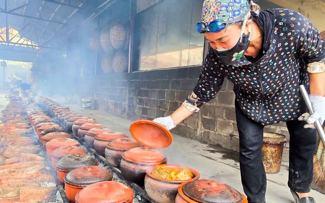 Làng Vũ Đại nhộn nhịp "vào mùa" kho cá dịp cuối năm