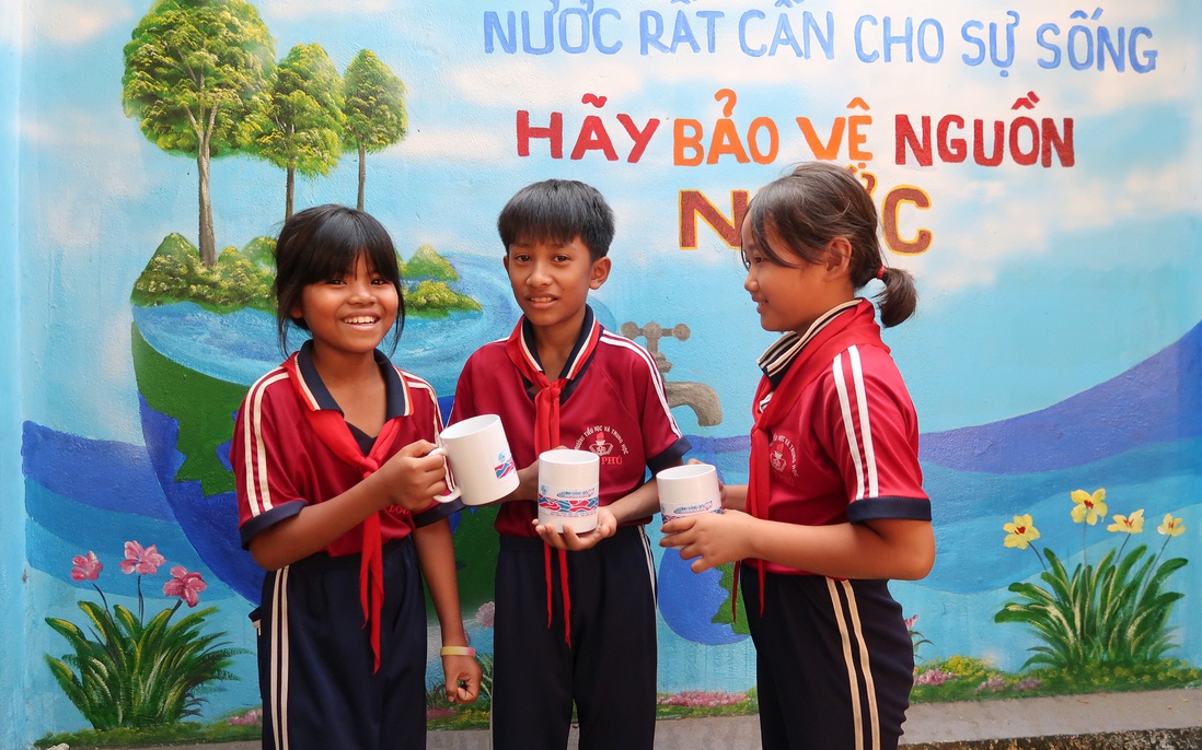 Nước sạch về với trường học ở vùng khó Lộc Ninh