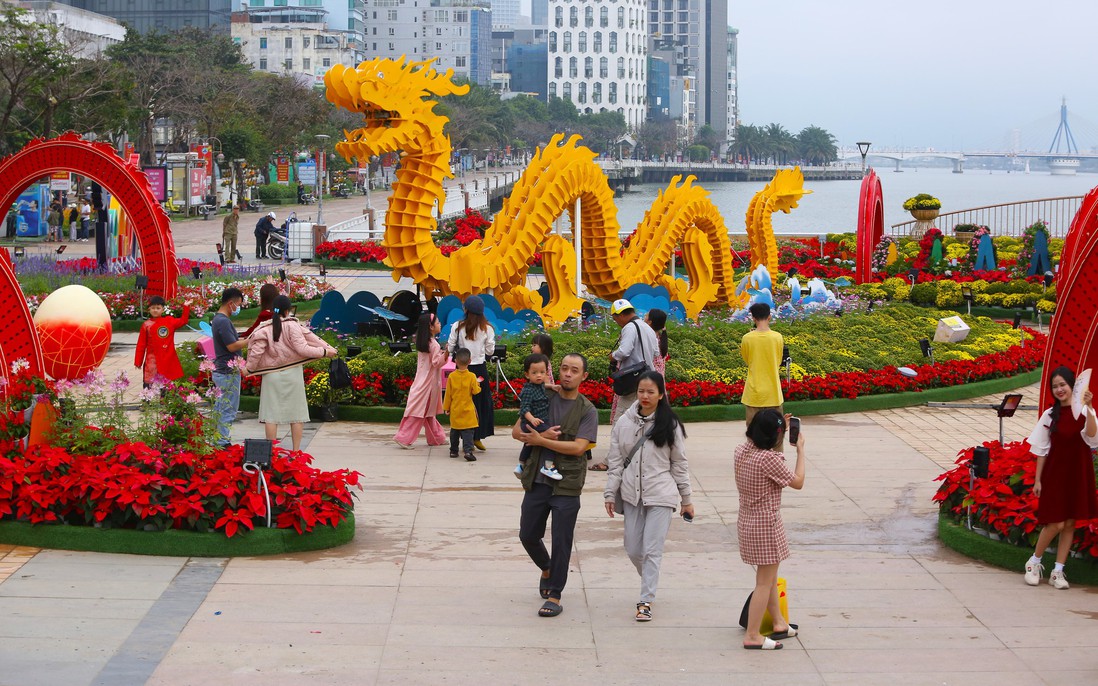 Đà Nẵng giữ lại đường hoa Xuân đến hết Tết Nguyên tiêu để người dân và du khách check-in