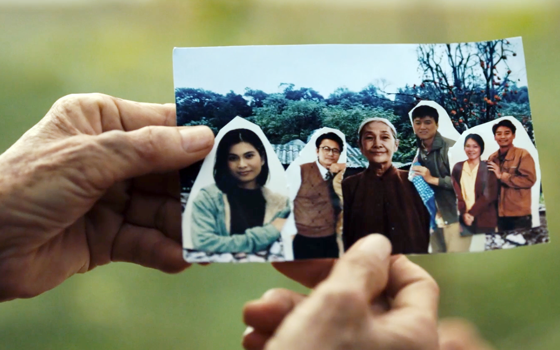 Phim mới của Lý Hải gây xót xa với cảnh 5 người con "nhường" nhau nuôi mẹ 