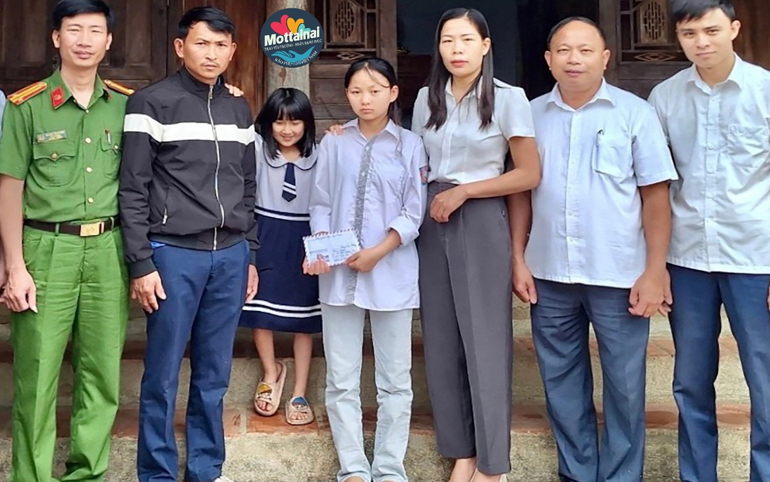 Trao học bổng Mottainai cho 2 trẻ mồ côi mẹ do tai nạn giao thông, chị gái bị sát hại 