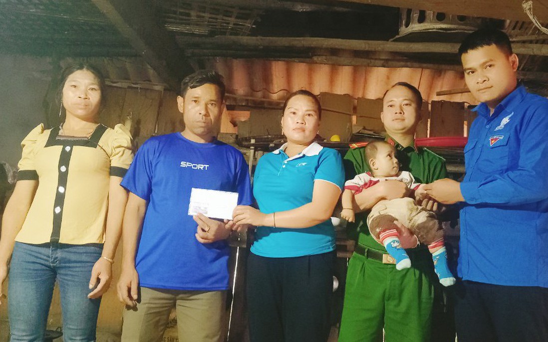Trao quà Mottainai cho cháu bé 8 tháng tuổi mất bố mẹ do tai nạn giao thông trên cao tốc Cam Lộ - La Sơn