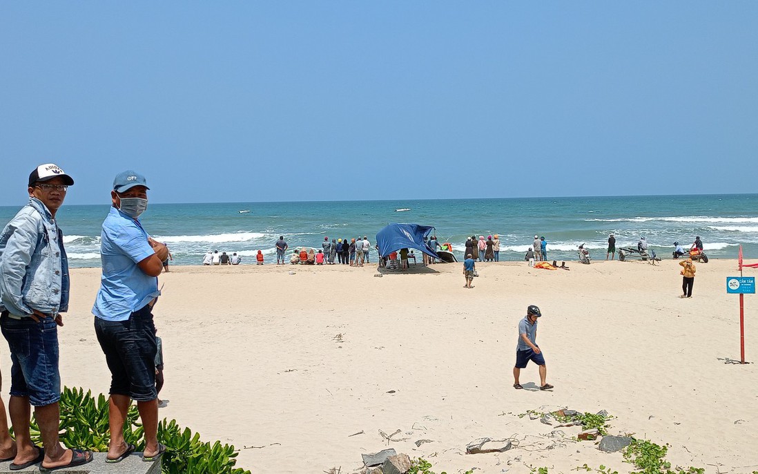 2 anh em sinh đôi bị sóng cuốn mất tích khi tắm biển Đà Nẵng