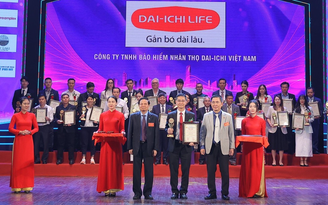 Dai-ichi Life Việt Nam nhận hai giải thưởng tại Chương trình “Doanh nghiệp vì Quyền lợi người tiêu dùng”
