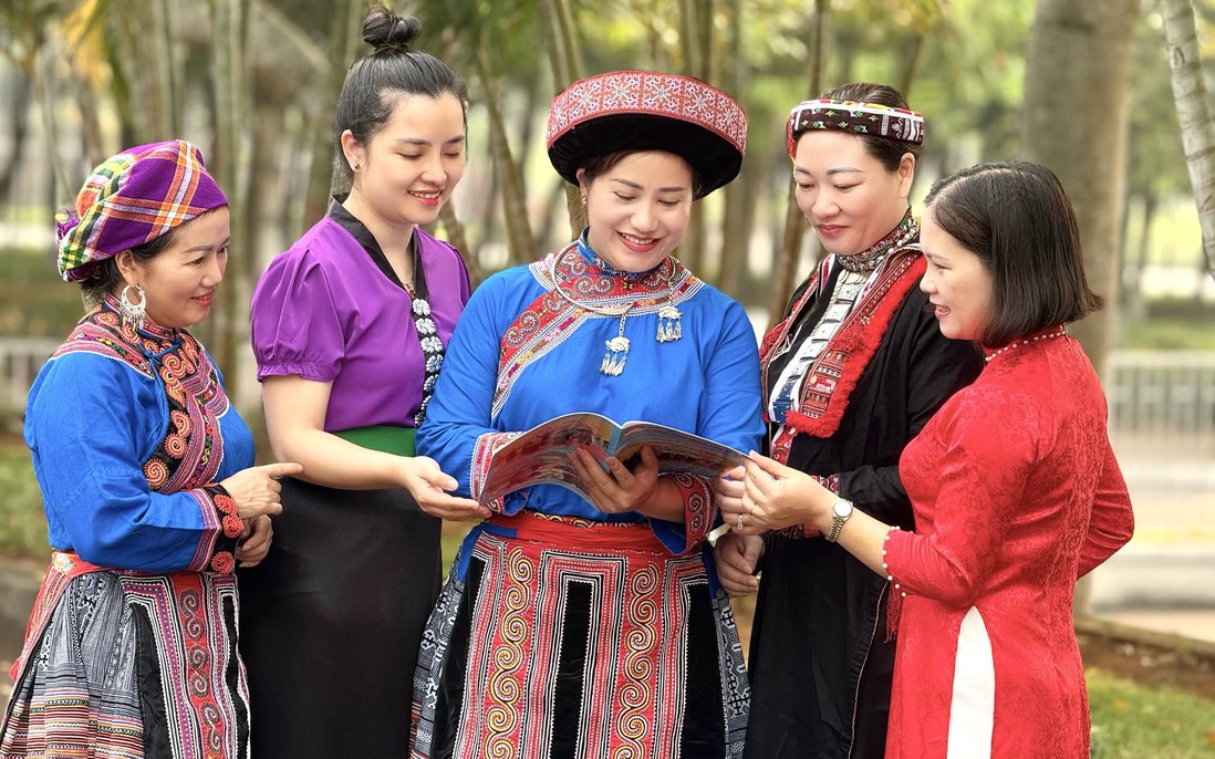 Hội LHPN Lào Cai hưởng ứng “Tuần lễ trang phục truyền thống các dân tộc”