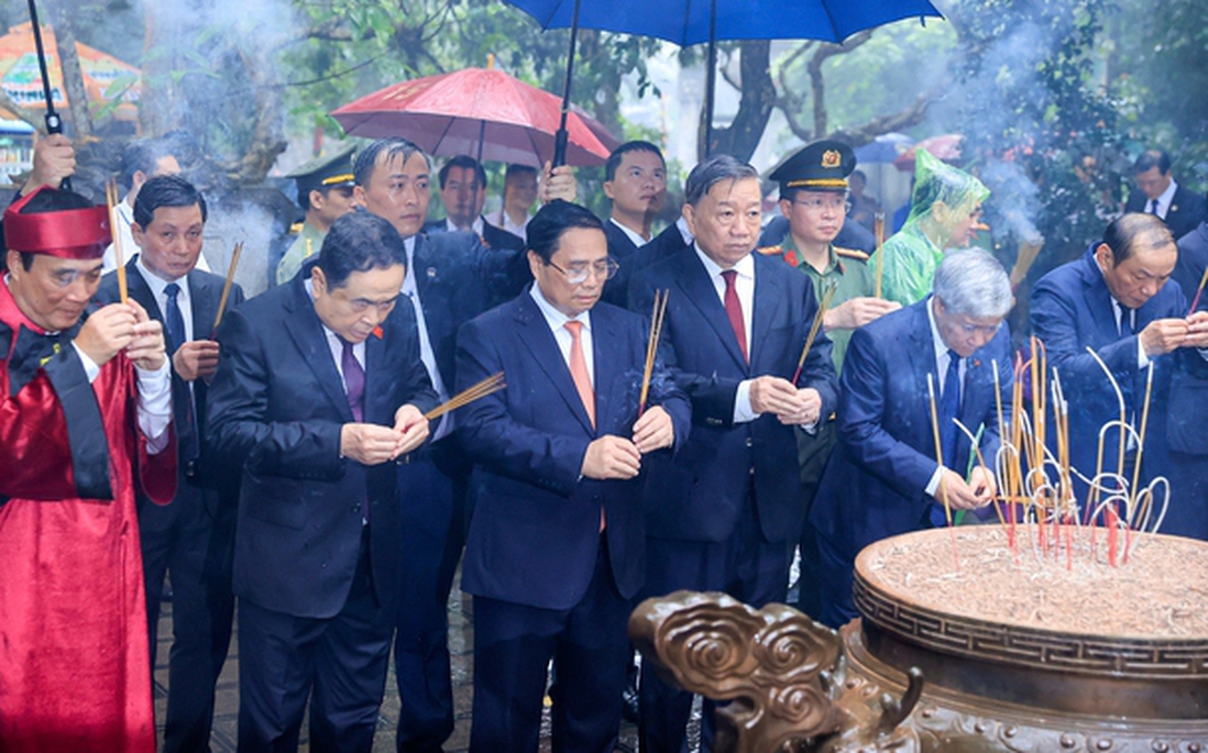 Thủ tướng Phạm Minh Chính lên Đền Hùng dâng hương ngày Giỗ Tổ