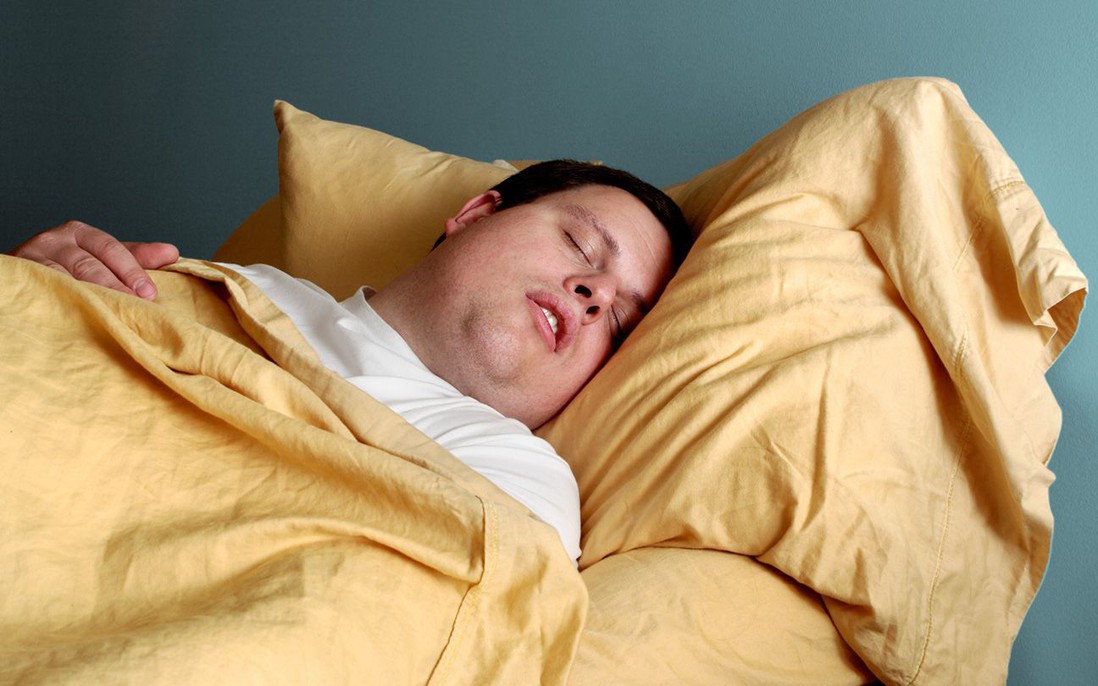 Sử dụng gối cao khi ngủ ảnh hưởng đến sức khoẻ như thế nào?