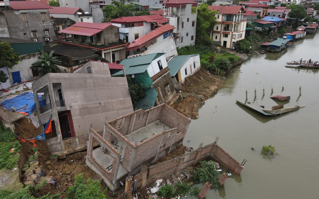 Xác định nguyên nhân vụ nhiều nhà dân ở Bắc Ninh bị sạt xuống sông Cầu
