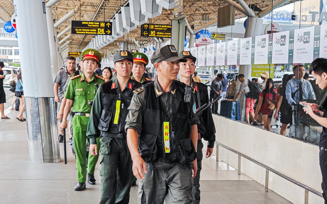 Cảnh sát tăng cường tuần tra sân bay Tân Sơn Nhất trong thời gian Quốc tang Tổng Bí thư Nguyễn Phú Trọng