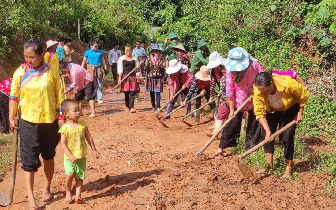 Các cấp Hội LHPN tỉnh Điện Biên tập trung khắc phục hậu quả sau mưa lũ