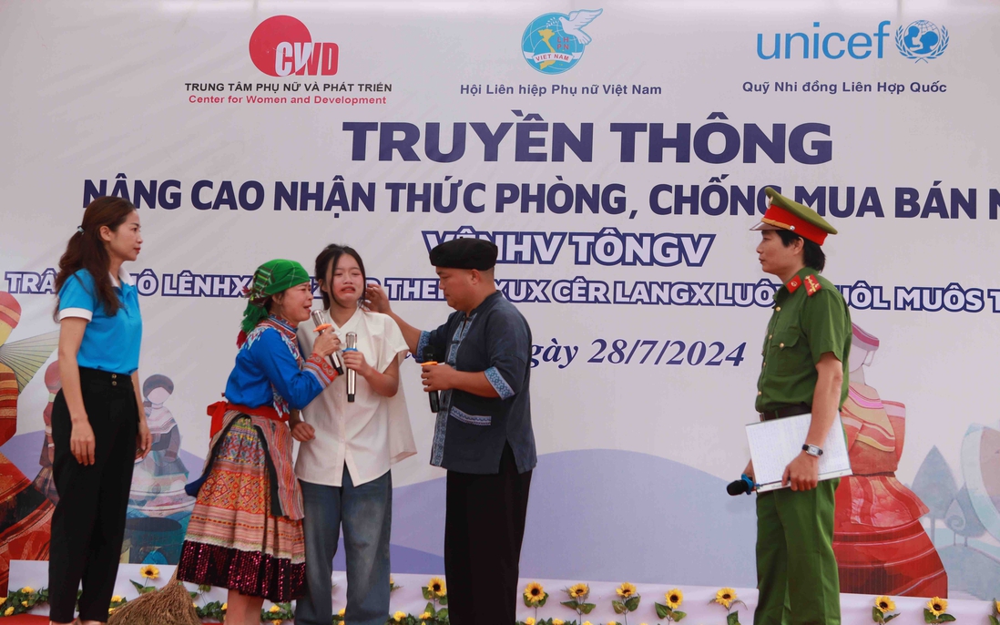 Trung ương Hội LHPN Việt Nam truyền thông phòng, chống mua bán người tại phiên chợ vùng cao Bắc Hà - Lào Cai