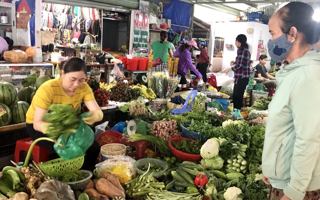 Sát Rằm tháng Bảy, nhiều mặt hàng thực phẩm ở chợ tăng giá 10% - 20% 