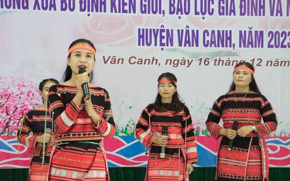 Liên hoan Giải pháp truyền thông xóa bỏ định kiến giới, bạo lực gia đình và mua bán phụ nữ, trẻ em