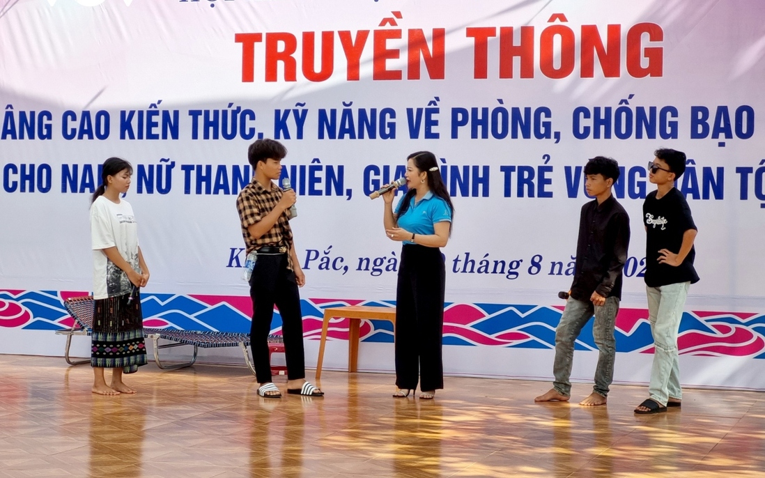 Tăng cường truyền thông phòng, chống bạo lực gia đình trong vùng dân tộc thiểu số