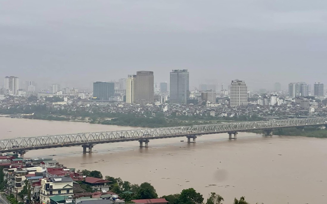 Chủ tịch Hà Nội ra Công điện khẩn sẵn sàng sơ tán người dân khi lũ trên các sông lên cao