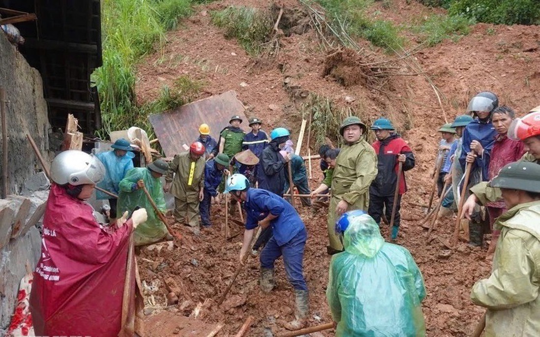 Đã có 104 người tử vong và mất tích do bão, lũ cuốn và sạt lở đất