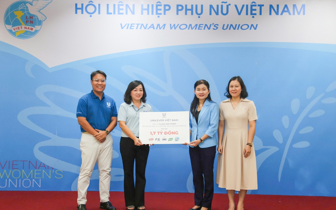 Unilever thông qua Hội LHPN Việt Nam hỗ trợ người dân khắc phục cơn bão số 3 hơn 2,3 tỷ đồng