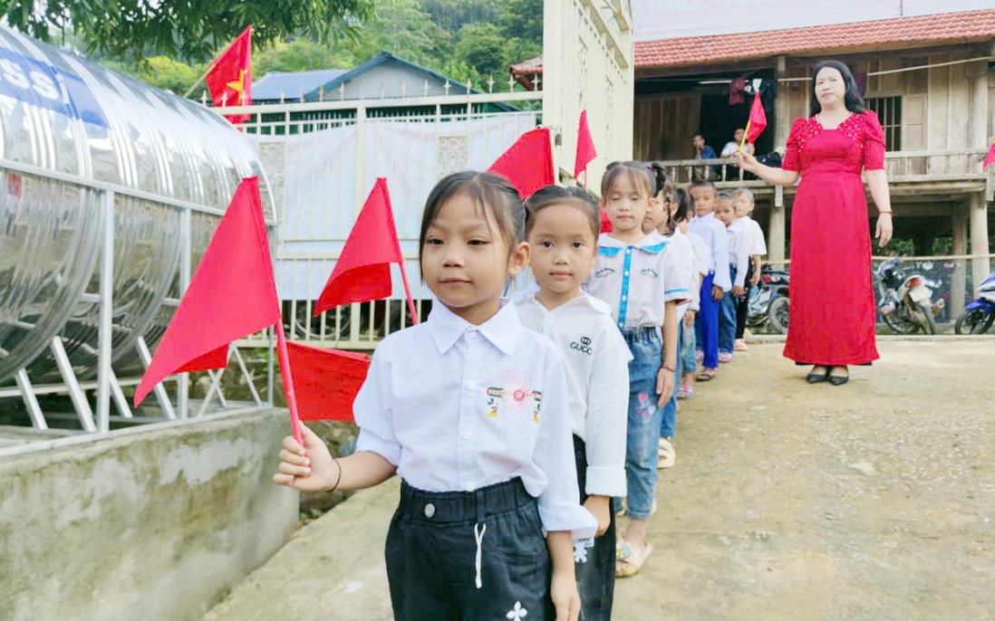 "Gieo mầm tri thức" nơi miền Tây xứ Nghệ - Bài 2: Thầy trò cùng nhau vượt khó