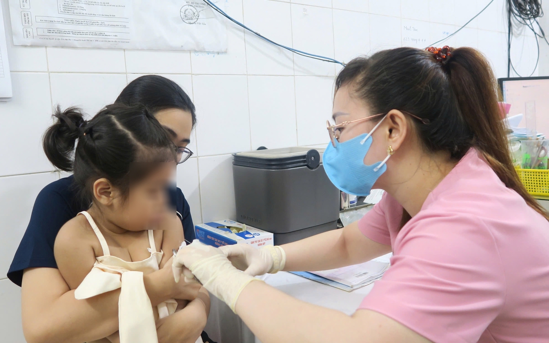 TPHCM: Ưu tiên tiêm vaccine sởi cho trẻ ở khu vực thường xuyên có biến động dân cư