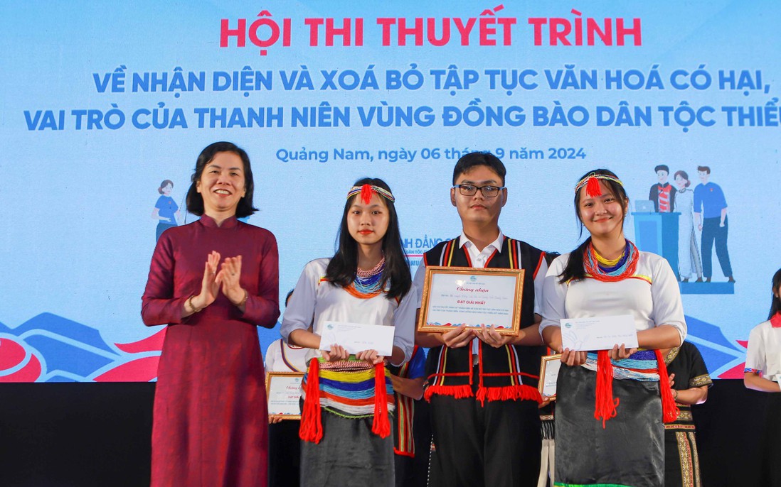 Hội thi thuyết trình nhận diện, xóa bỏ tập tục văn hóa có hại vùng đồng bào dân tộc thiểu số