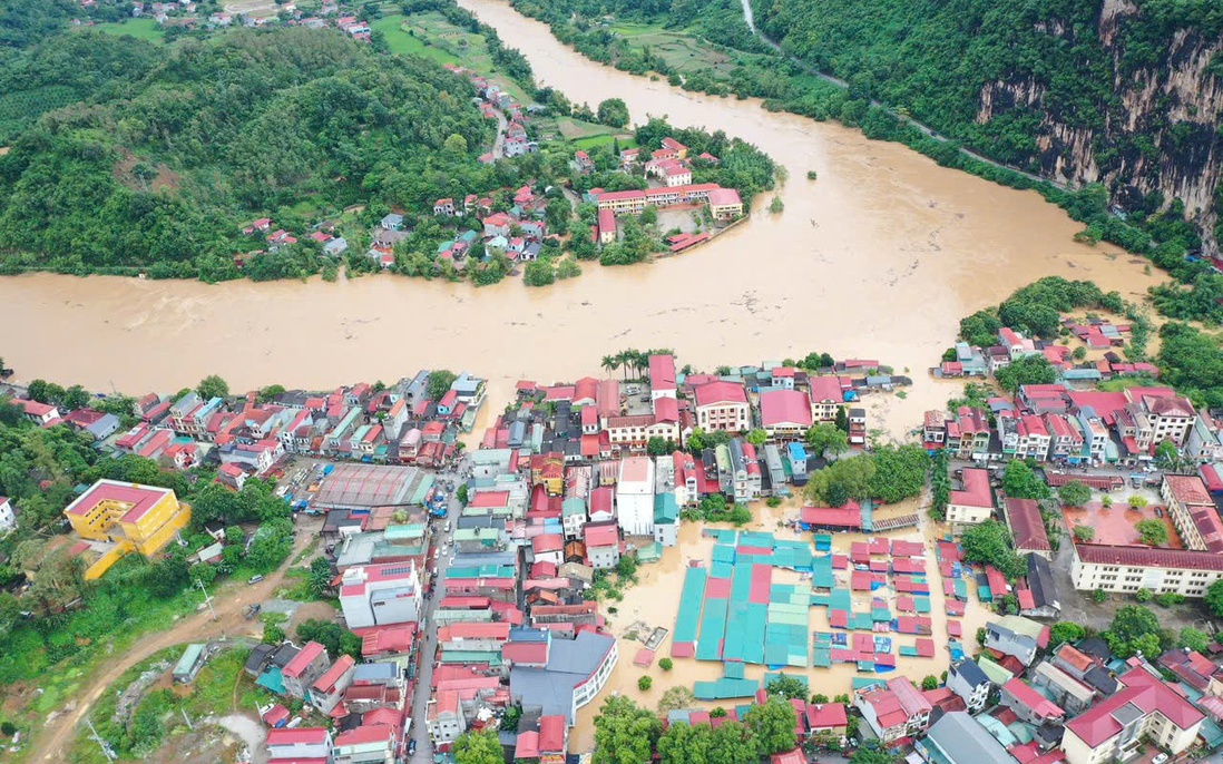 Lạng Sơn: Nước sông Kỳ Cùng vượt mức báo động 2, khẩn trương sơ tán người dân đến nơi an toàn