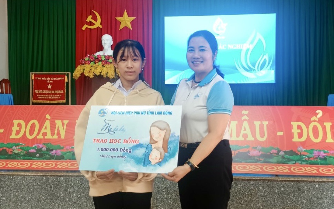 Lâm Đồng: Trao tặng trên 3.100 phần quà cho trẻ mồ côi, học sinh có hoàn cảnh khó khăn