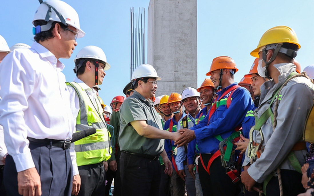 Thủ tướng chỉ đạo chăm lo, hỗ trợ người lao động làm việc trên công trường trong dịp Tết Ất Tỵ