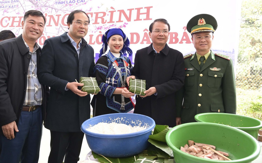 Lào Cai: Trao hơn 1.000 suất quà trong chương trình “Xuân Biên phòng ấm lòng dân bản”