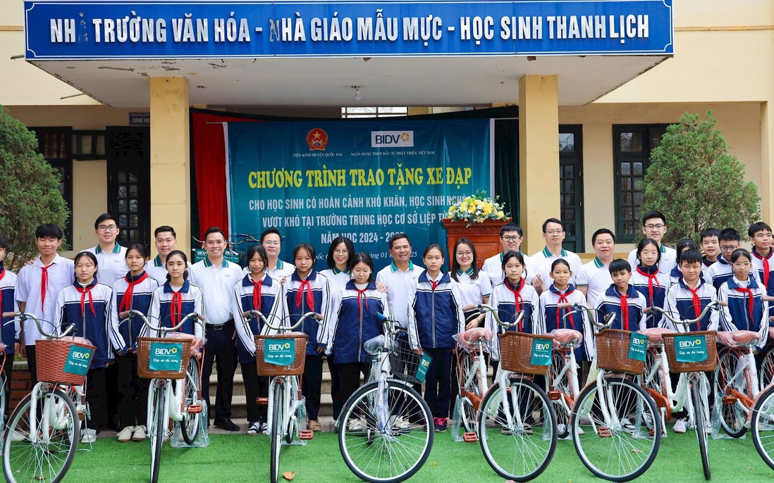 Tặng 50 xe đạp cho học sinh huyện Quốc Oai có hoàn cảnh khó khăn