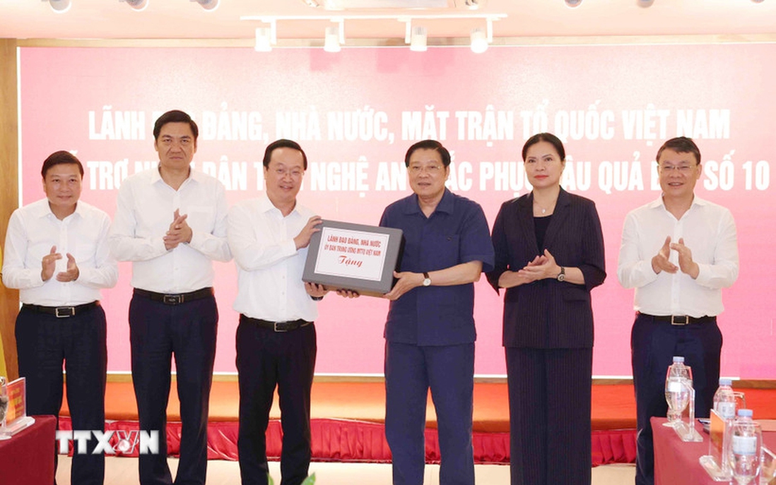 Lãnh đạo Đảng, Nhà nước, MTTQ hỗ trợ nhân dân Nghệ An khắc phục hậu quả bão lũ