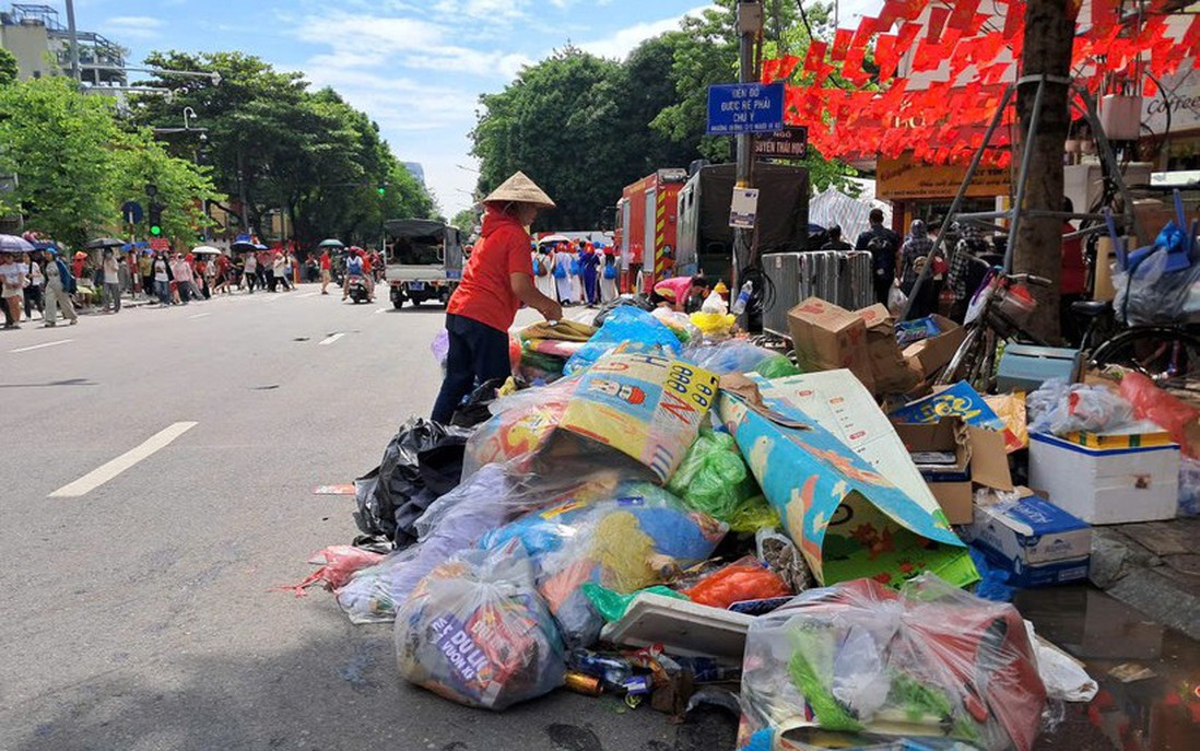 Gần 4 năm thi hành Luật Bảo vệ môi trường: Phân loại, xử lý rác vẫn theo "lối cũ"