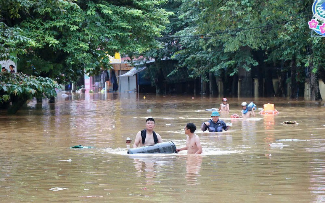 Nỗ lực tìm kiếm trẻ bị lũ cuốn trôi tại Tuyên Quang