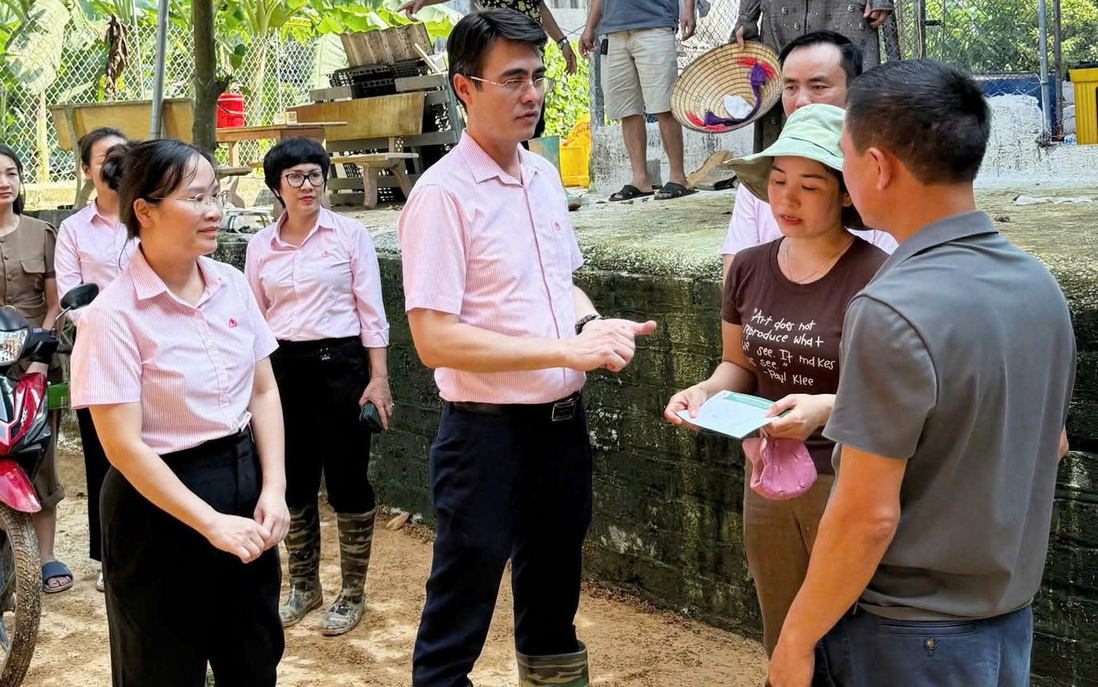 Ngân hàng CSXH các địa phương hỗ trợ người dân vay vốn bổ sung tái sản xuất sau bão lũ