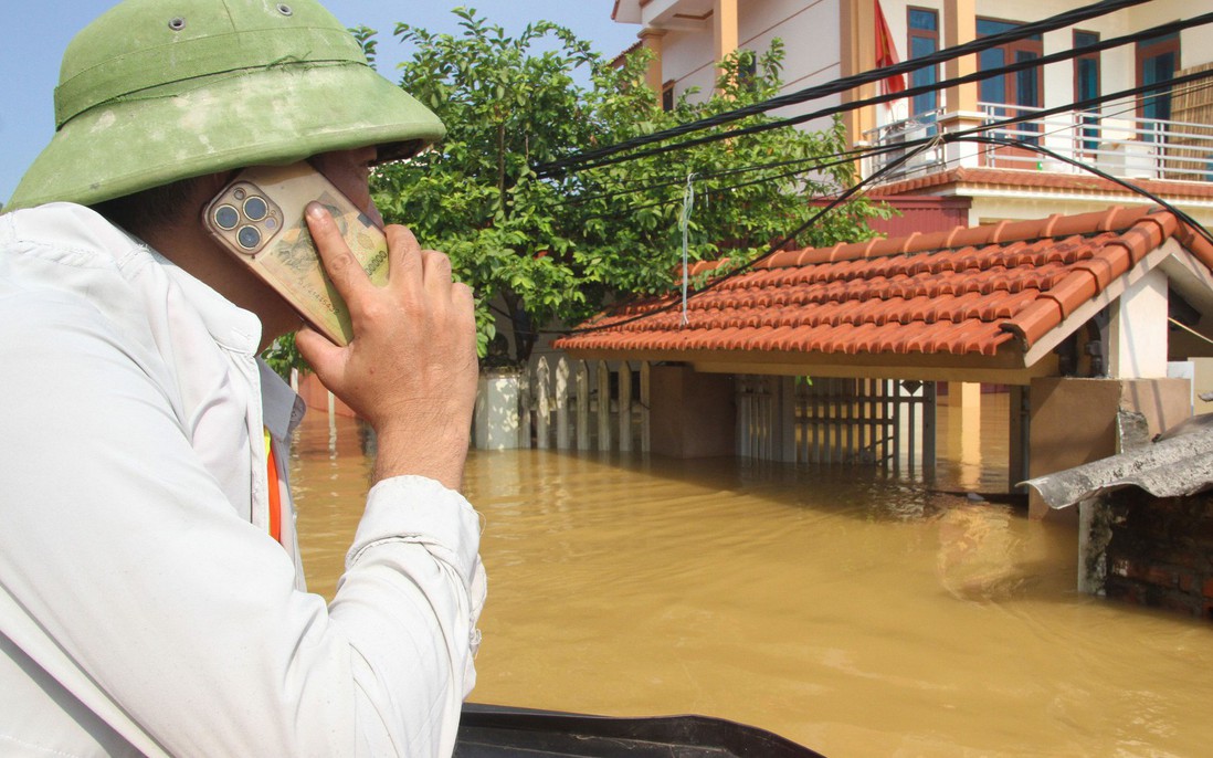 Chùm ảnh: Nhiều ngôi nhà ở Bắc Ninh vẫn chìm trong nước lũ